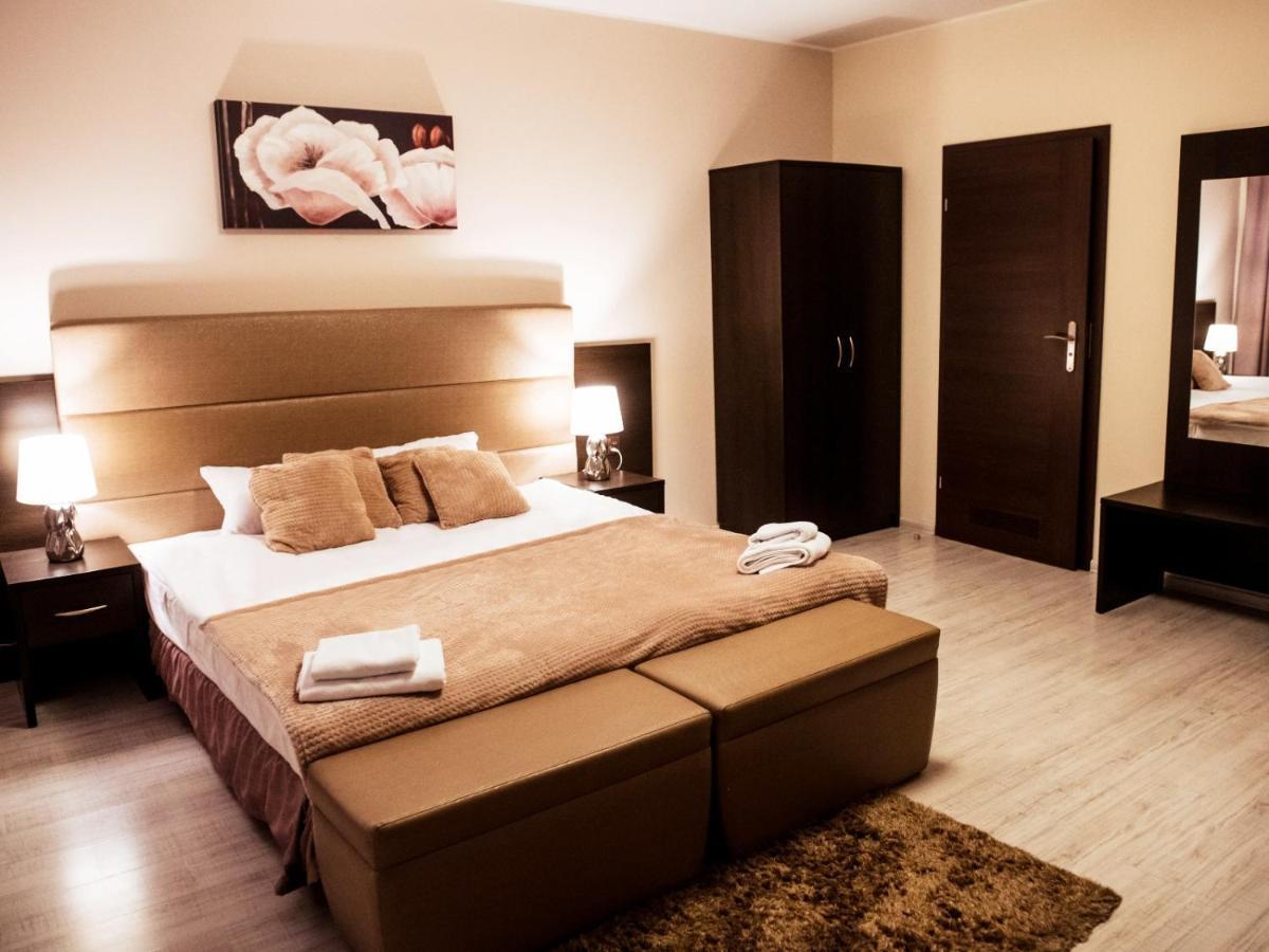 Hotel Feniks Gniezno Exterior photo