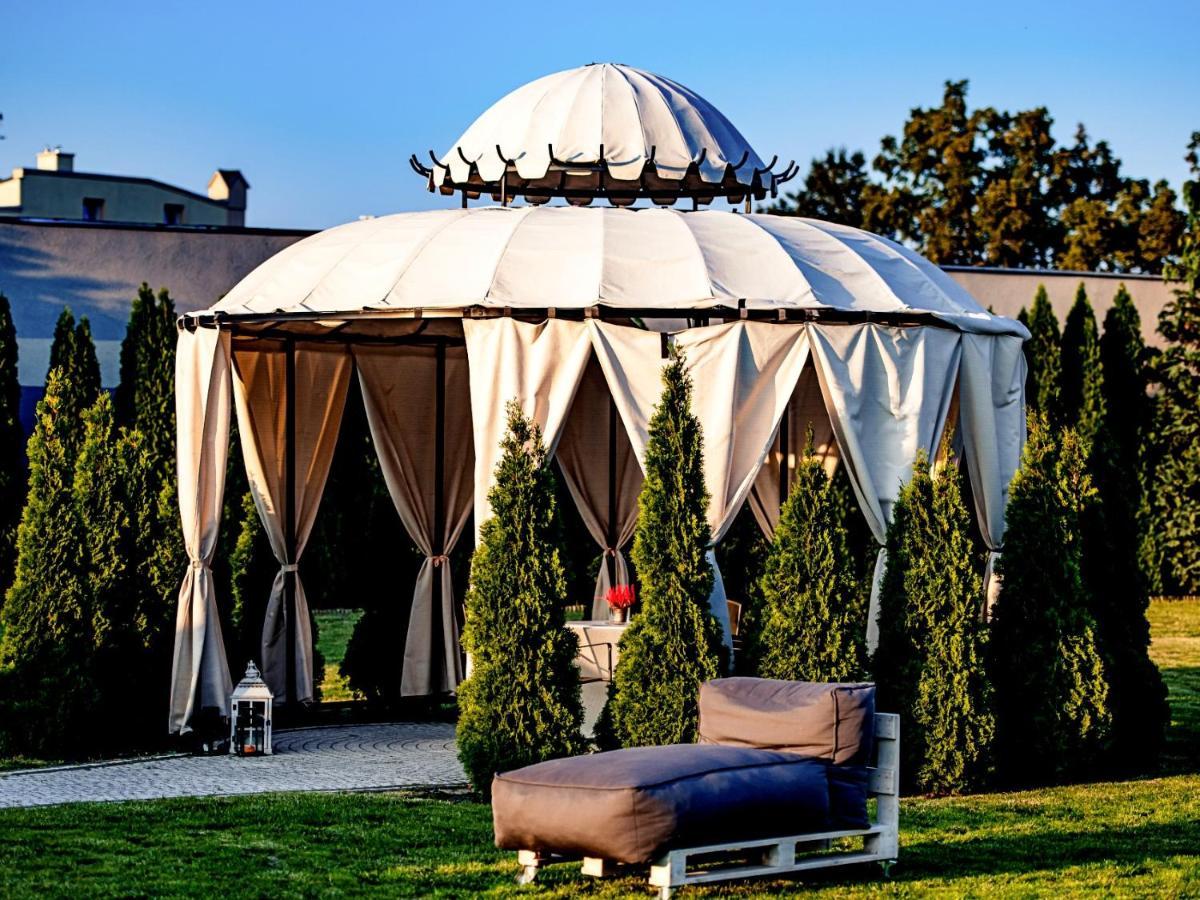 Hotel Feniks Gniezno Exterior photo
