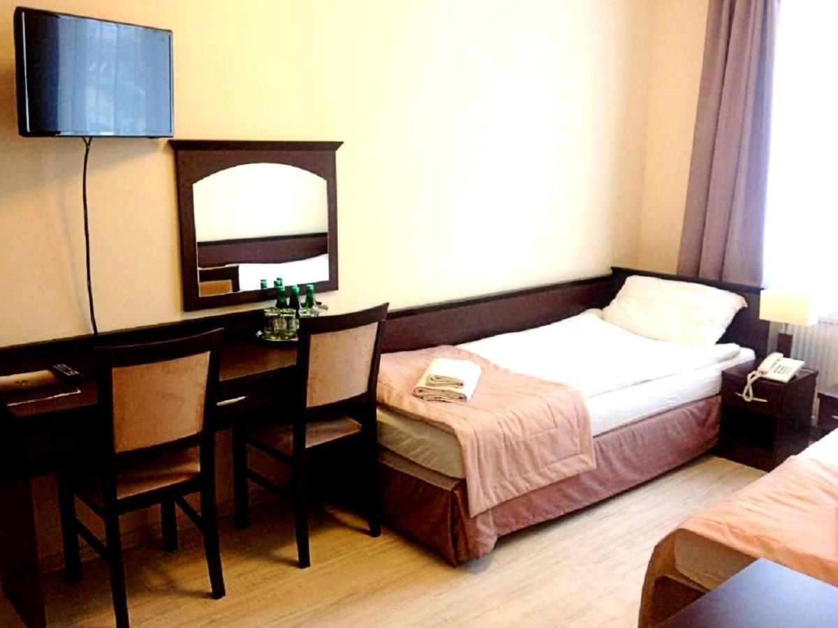 Hotel Feniks Gniezno Exterior photo