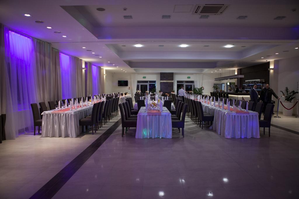 Hotel Feniks Gniezno Exterior photo